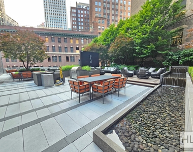 East 44th Street - Photo Thumbnail 14