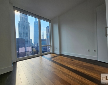 East 44th Street - Photo Thumbnail 3