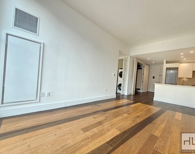 East 44th Street - Photo Thumbnail 2