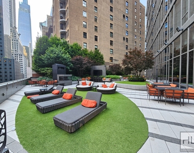 East 44th Street - Photo Thumbnail 15