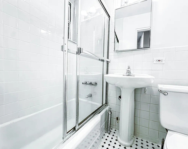 East 81st  Street and 1st Avenue - Photo Thumbnail 5