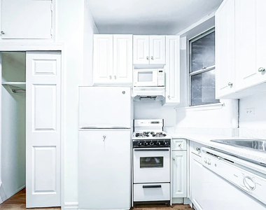 East 81st  Street and 1st Avenue - Photo Thumbnail 4