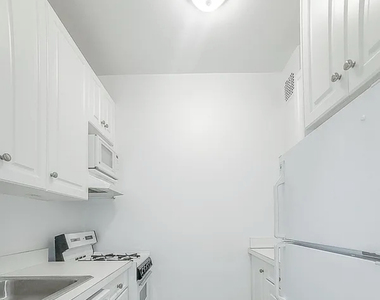338 East 83rd Street - Photo Thumbnail 3