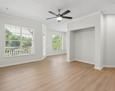 1000 Lexington Farms Dr - Photo Thumbnail 4