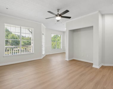 1000 Lexington Farms Dr - Photo Thumbnail 5
