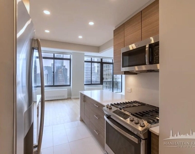 W 48th St - Photo Thumbnail 4