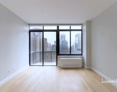 W 48th St - Photo Thumbnail 7
