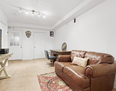 26-10 Ditmars Boulevard - Photo Thumbnail 0