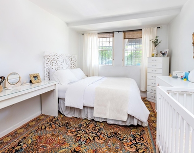 26-10 Ditmars Boulevard - Photo Thumbnail 5