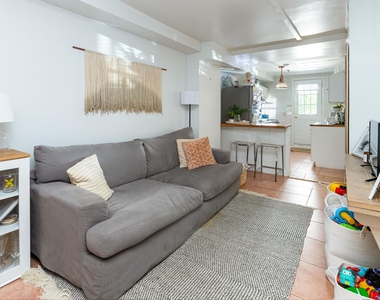 26-10 Ditmars Boulevard - Photo Thumbnail 1