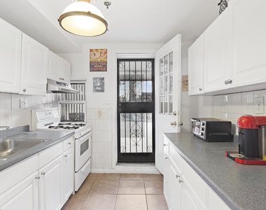 26-10 Ditmars Boulevard - Photo Thumbnail 4