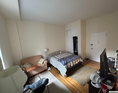 2020 Broadway - Photo Thumbnail 1