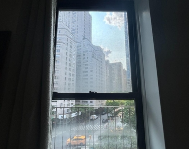 2020 Broadway - Photo Thumbnail 10