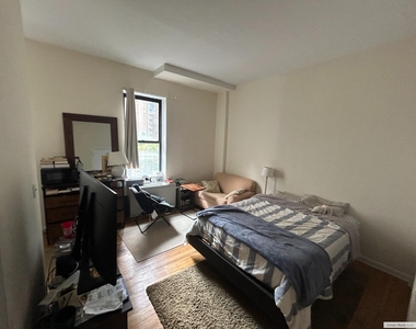 2020 Broadway - Photo Thumbnail 2
