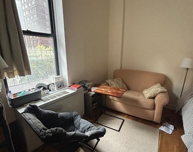 2020 Broadway - Photo Thumbnail 3