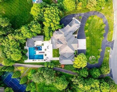 860 Nicholas Run Drive - Photo Thumbnail 5