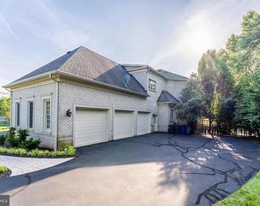 860 Nicholas Run Drive - Photo Thumbnail 10