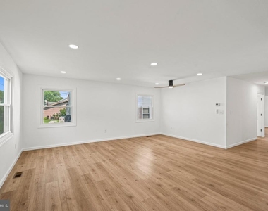 29 Hinsdale Lane - Photo Thumbnail 7