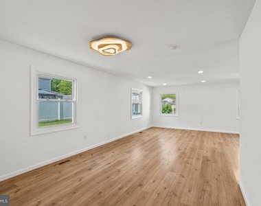 29 Hinsdale Lane - Photo Thumbnail 6