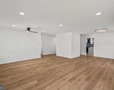 29 Hinsdale Lane - Photo Thumbnail 10