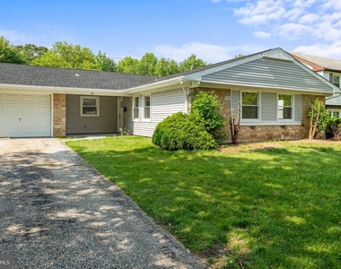 29 Hinsdale Lane - Photo Thumbnail 2