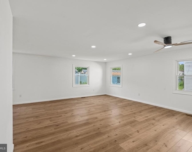 29 Hinsdale Lane - Photo Thumbnail 9