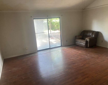 11706 N Kathy Avenue - Photo Thumbnail 3