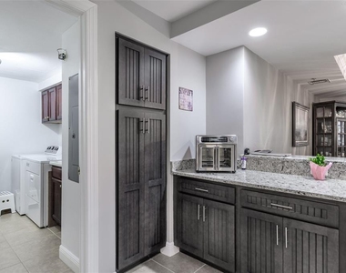 3313 Sunset Key Cir - Photo Thumbnail 9