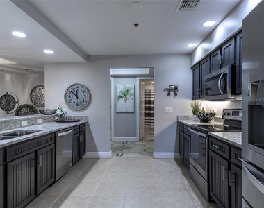 3313 Sunset Key Cir - Photo Thumbnail 10