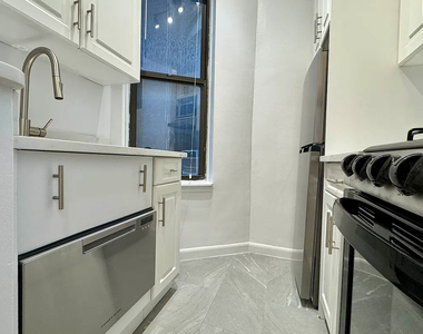 323 East 83rd Street - Photo Thumbnail 3