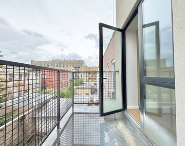 126 East 54th Street - Photo Thumbnail 2