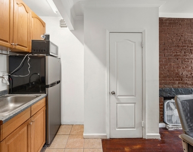 237 E 2nd Street - Photo Thumbnail 3