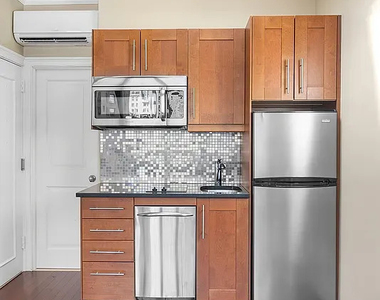258 W 71st Street - Photo Thumbnail 2
