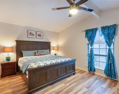 11200 Iron Oak Trl - Photo Thumbnail 3