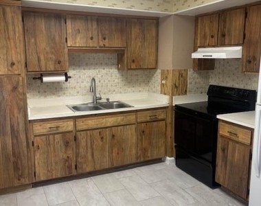 1921 Park Avenue - Photo Thumbnail 2