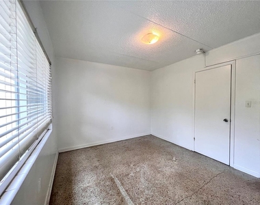 1303 Nw 6th Street - Photo Thumbnail 7