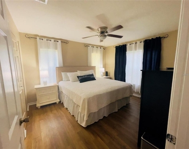8815 Manor Loop - Photo Thumbnail 8