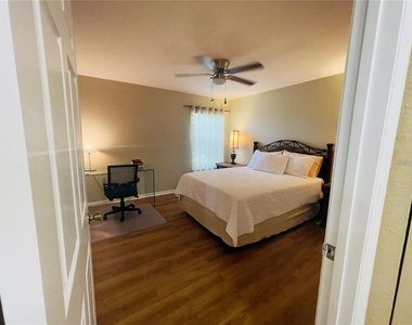 8815 Manor Loop - Photo Thumbnail 10
