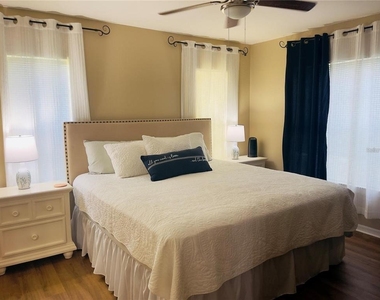8815 Manor Loop - Photo Thumbnail 7