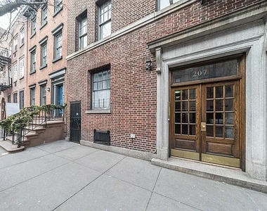 207 West 11th Street - Photo Thumbnail 6