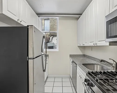 207 West 11th Street - Photo Thumbnail 4