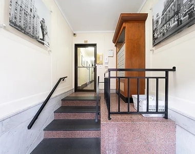 207 West 11th Street - Photo Thumbnail 7