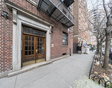 West 11th Street - Photo Thumbnail 6