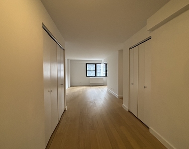 East 39th Street - Photo Thumbnail 0
