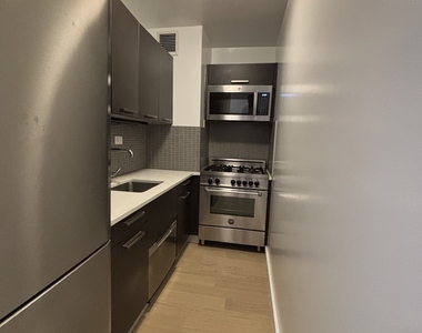 East 39th Street - Photo Thumbnail 1