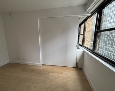 East 39th Street - Photo Thumbnail 9