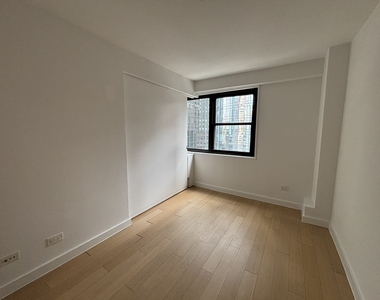 East 39th Street - Photo Thumbnail 8