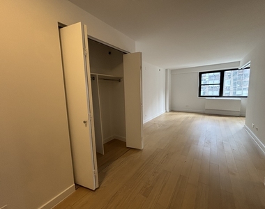 East 39th Street - Photo Thumbnail 2