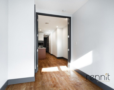 Knickerbocker Avenue - Photo Thumbnail 11