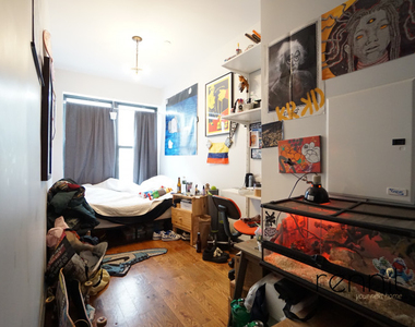 Knickerbocker Avenue - Photo Thumbnail 2